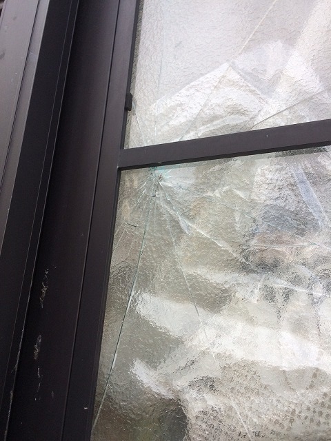 城陽市　出窓ガラス割れ替え工事事例