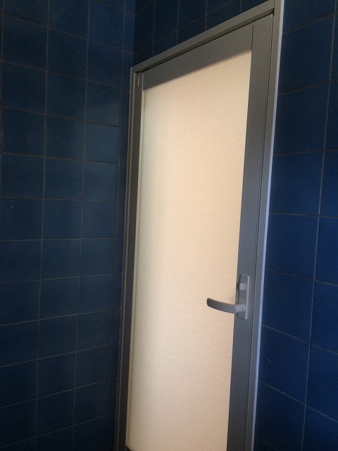 精華町　浴室ドア取替え工事
